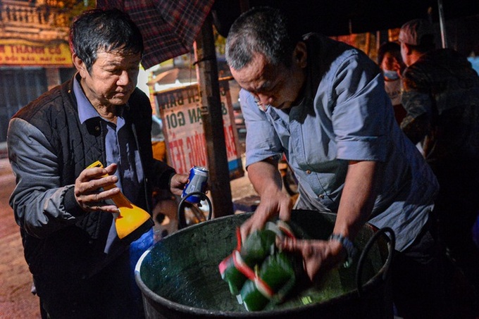Hanoians cook Chung cakes through the night - 4 Hanoians cook Chung cakes through the night - 4