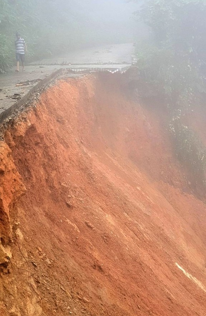 Bach Ma Mountain isolated by landslides - 6