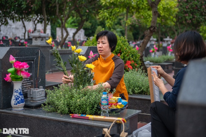 Hanoi cemetery attracts visitors ahead of War Invalids and Martyrs' Day - 4 Hanoi cemetery attracts visitors ahead of War Invalids and Martyrs' Day - 4