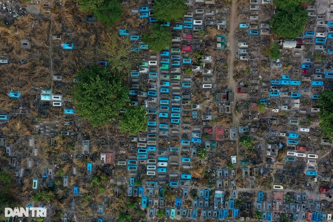 Thousands more graves relocated from HCM City cemetery - 4