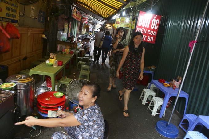 Bustling life in Hanoi alleyways - 6 Bustling life in Hanoi alleyways - 6