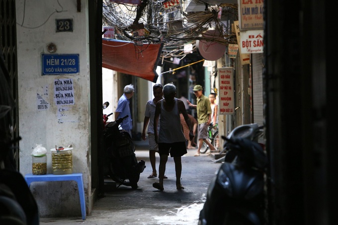 Hanoi's special lane - 3