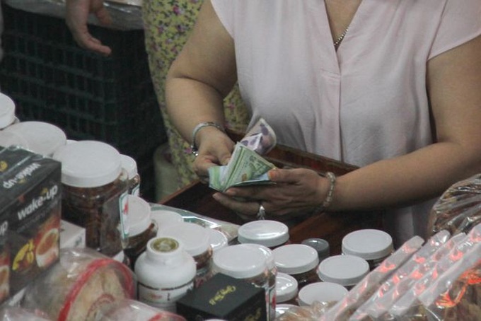 Illegal foreign currency transactions rampant in Danang - 1