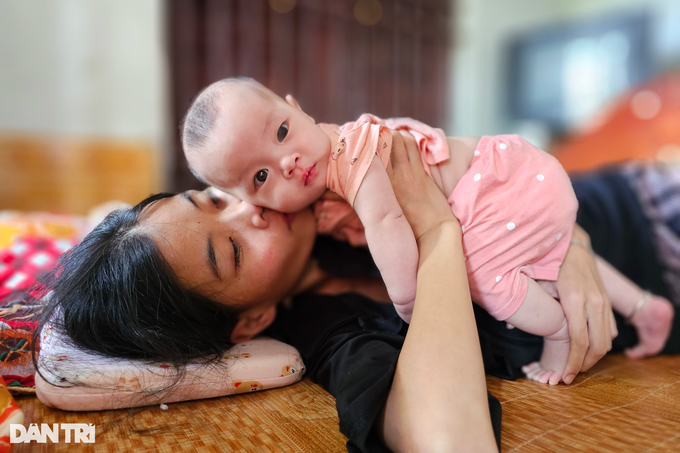 Ill single mother needs help to support small baby - 2