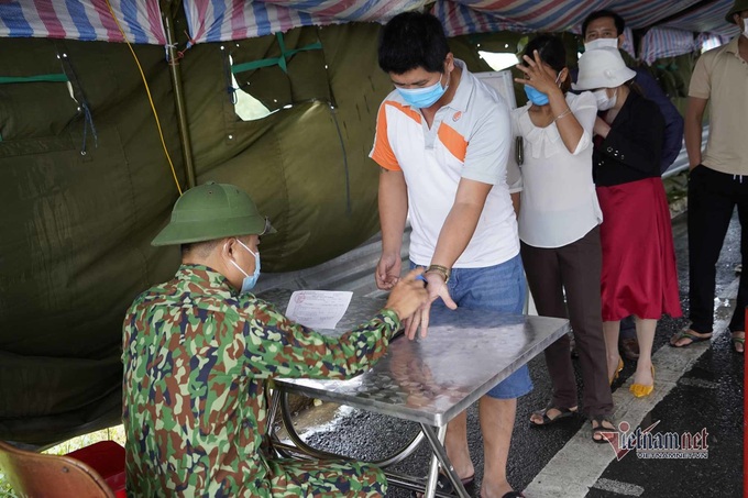 Quang Ninh adds vaccination to entry requirements - 1 Quang Ninh adds vaccination to entry requirements - 1