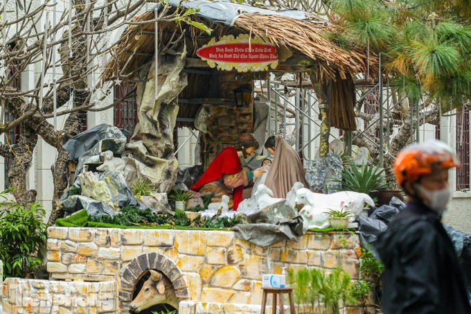 Hanoi churches covered with Christmas decorations - 9