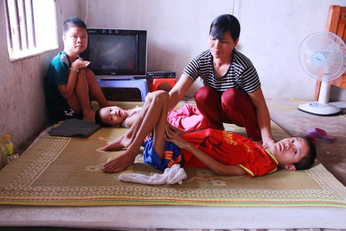 Poor couple seeks help for three ailing children - 1