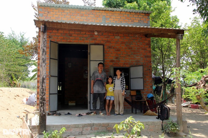 Phu Yen poor woman needs help to survive cancer - 1