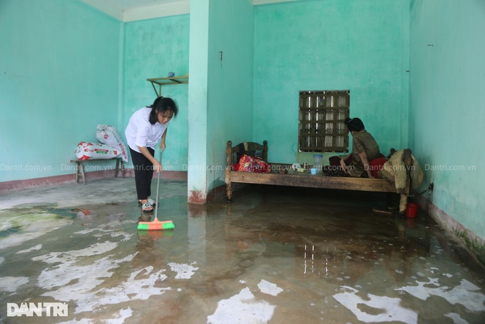 Quang Binh teenager seeks help to support mentally ill mother - 2