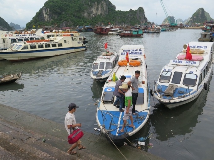 Van Don tourist boats to halt operation as Cai Rong Port closes - 1