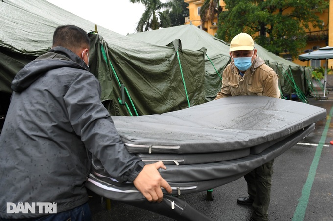 Covid-19 field hospital set up in Hanoi - 7