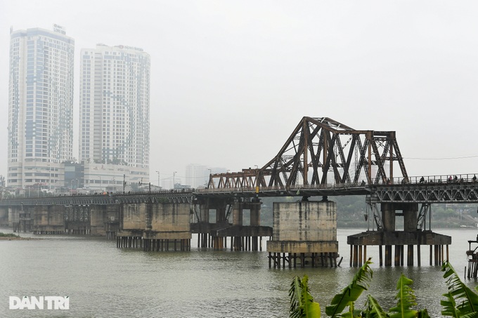 Long Bien Bridge faces serious deterioration - 1