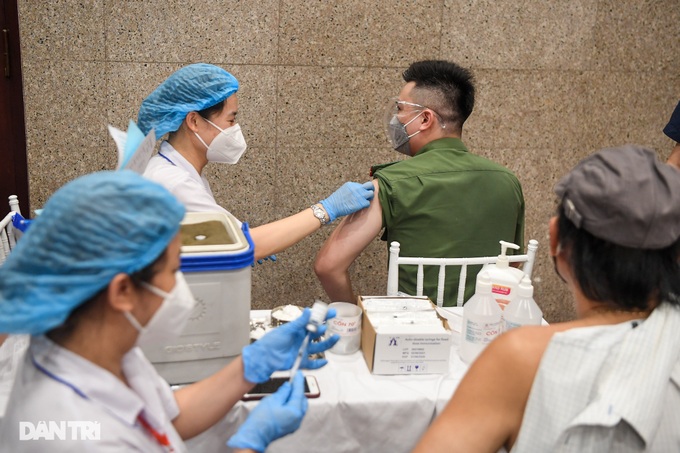 Hanoi speeds up Covid-19 vaccination - 11 Hanoi speeds up Covid-19 vaccination - 11