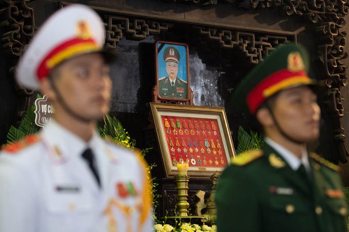 High-level funeral held for late Deputy Defense Minister Nguyen Chi Vinh - 1