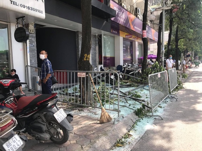 Three injured in gas explosion in Hanoi - 1