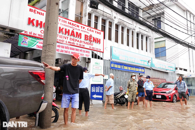 Rising tides serious flood Can Tho City - 4