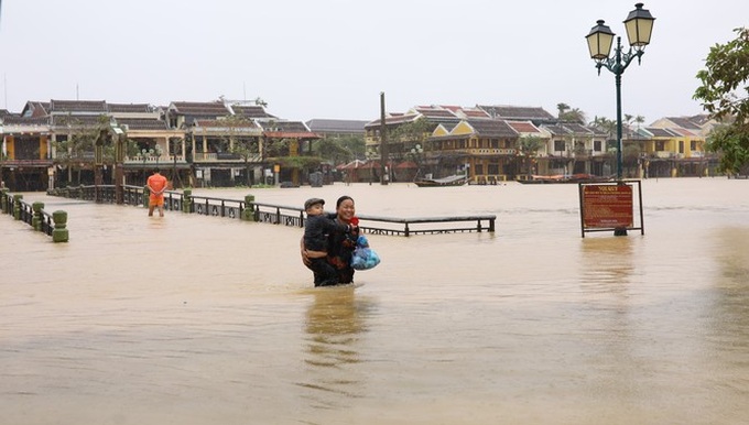 Hoi An and Phu Yen underwater after storm - 1