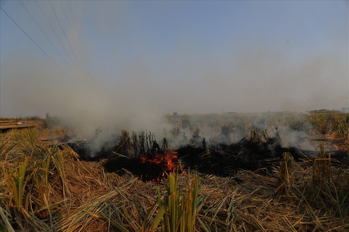 Straw burning worsens Hanoi air pollution - 4