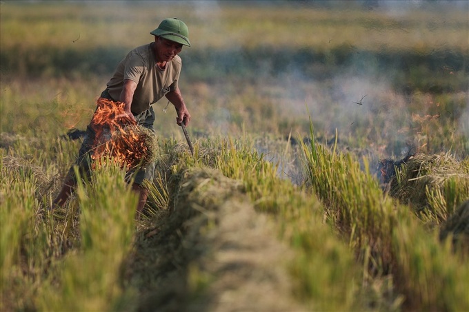 Straw burning worsens Hanoi air pollution - 2