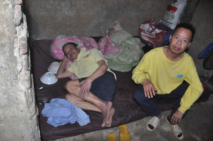 Elderly stroke-sufferer relies on kind neighbours - 1 Elderly stroke-sufferer relies on kind neighbours - 1