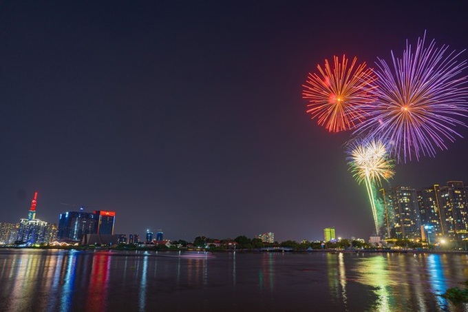 HCM City National Day fireworks and hot-air balloon show proposed - 1