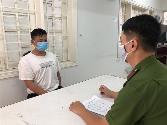 Two men detained for theft in Danang - 1
