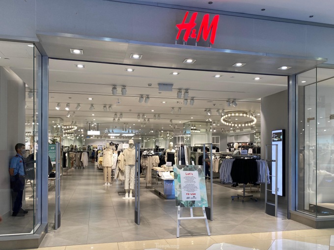 H&M shops in Vietnam face boycott over Chinese map blunder - 1