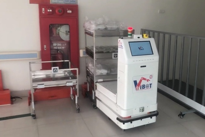 Robots used at Bac Giang hospital to support Covid-19 fight - 1