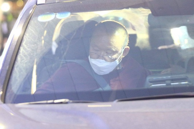 National football team coach returns to Vietnam while coronavirus spreads in hometown - 1