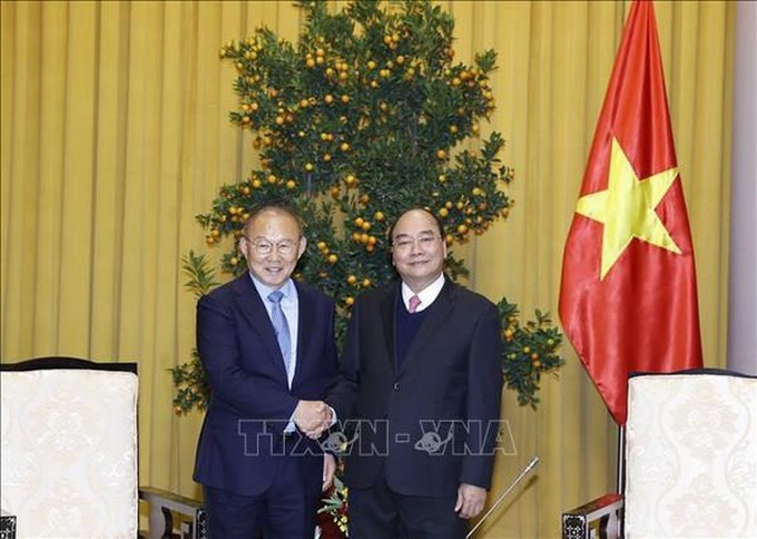 President Nguyen Xuan Phuc receives coach Park Hang-seo - 1
