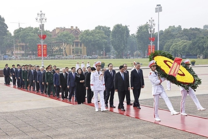 Senior leaders pay tribute to war martyrs, President Ho Chi Minh - 1 Senior leaders pay tribute to war martyrs, President Ho Chi Minh - 1