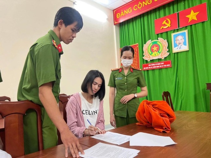 Model Ngoc Trinh arrested following dangerous motorbike driving - 1