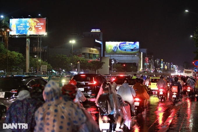 Danang tunnel severely submerged - 3