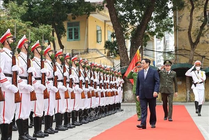 PM visits people’s public security forces prior to Tet holiday - 1 PM visits people’s public security forces prior to Tet holiday - 1