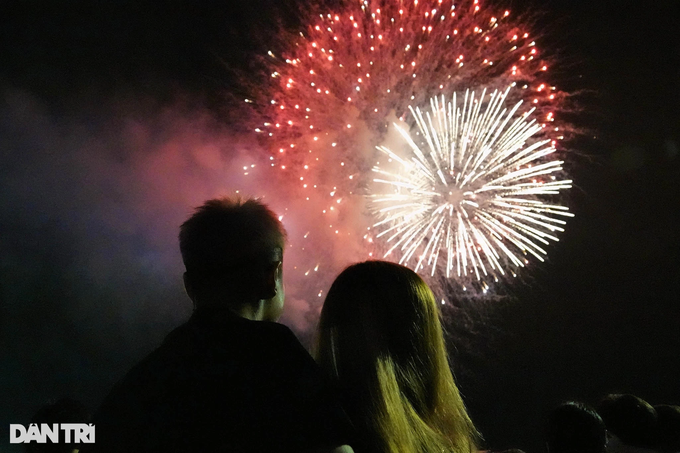 Fireworks light up sky on Lunar New Year's Eve - 7