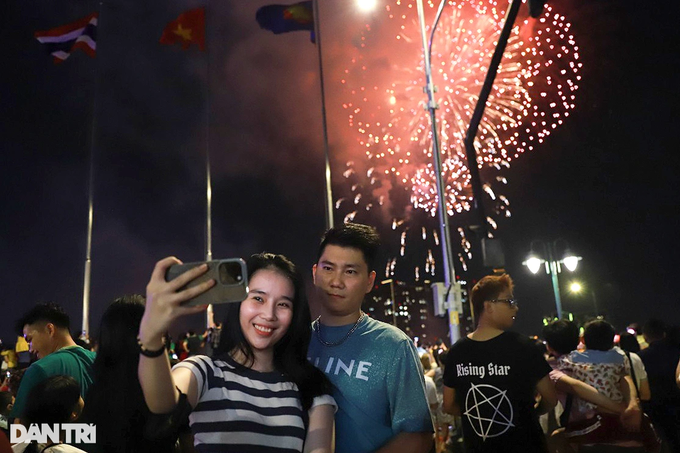 Fireworks light up sky on Lunar New Year's Eve - 1