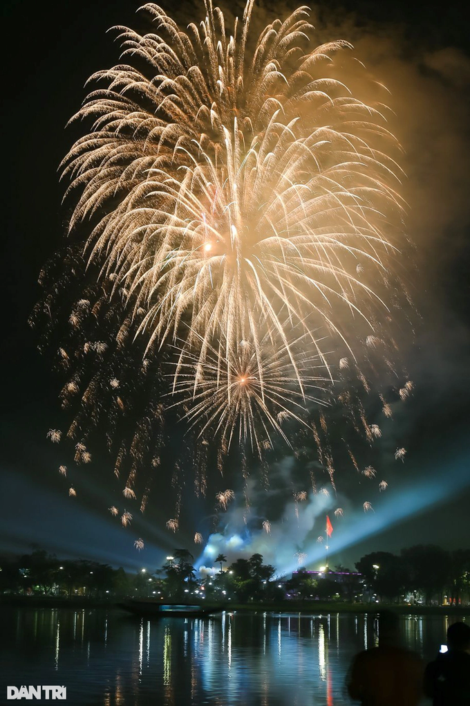 Fireworks light up sky on Lunar New Year's Eve - 5