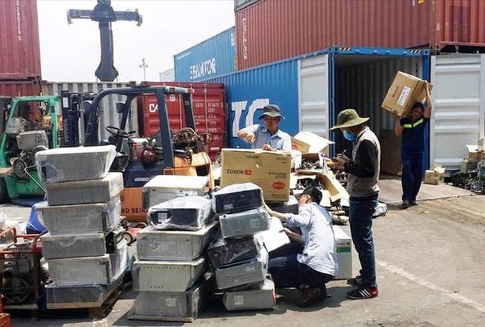 Over 1,000 scrap containers to be re-exported from Ho Chi Minh City - 1
