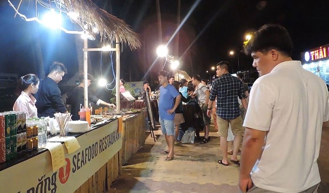 First-night food street to open in Phan Thiet - 1