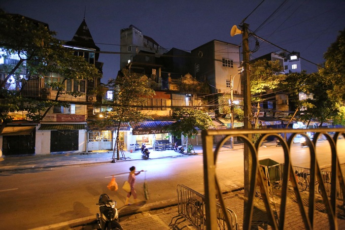 Quiet Hanoi streets at night - 1