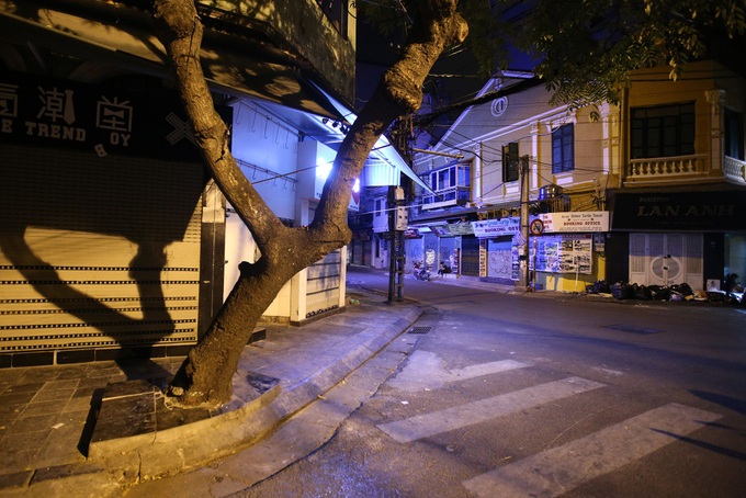 Quiet Hanoi streets at night - 13