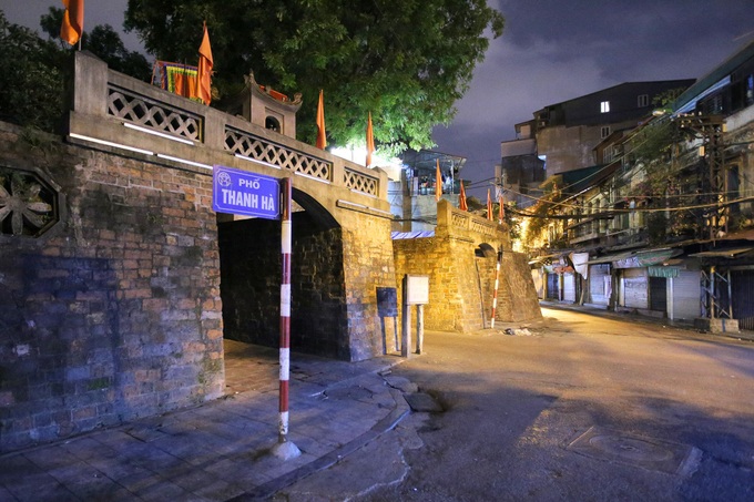 Quiet Hanoi streets at night - 2