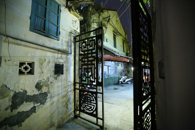 Quiet Hanoi streets at night - 4