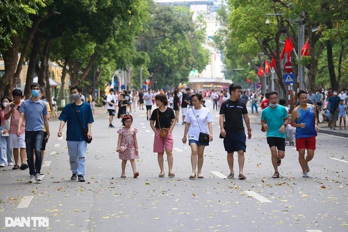 Commercial activities banned around Hoan Kiem Lake - 1 Commercial activities banned around Hoan Kiem Lake - 1