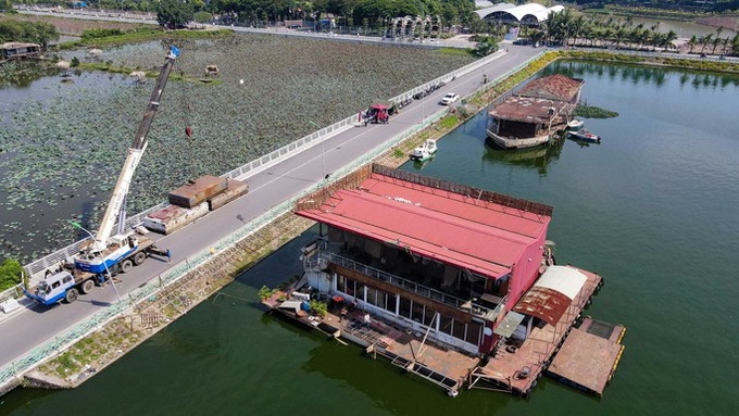 Last floating restaurants on Hanoi lake removed - 5