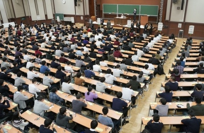 Education ministry to look into case of absent students at Japanese university - 1