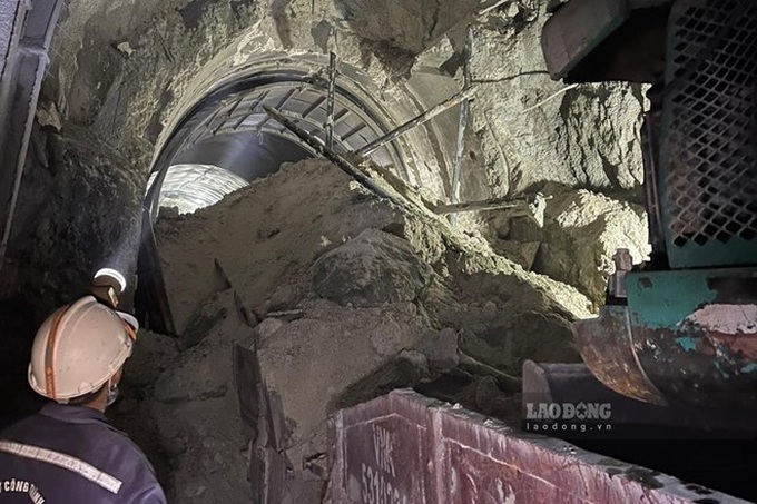 North-South rail tunnel faces landslides - 1