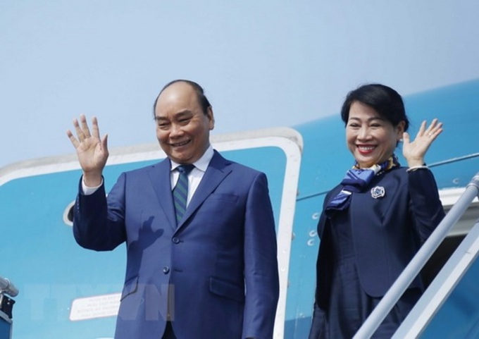 State President Phuc leaves for Singapore visit - 1