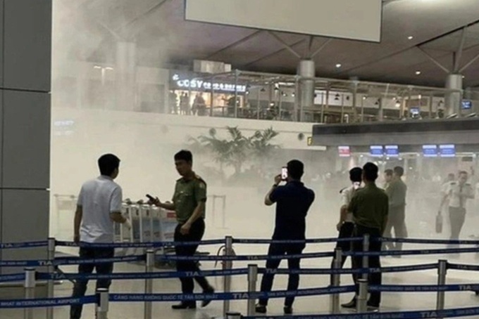 Passenger's backup battery explodes at Tan Son Nhat Airport - 1