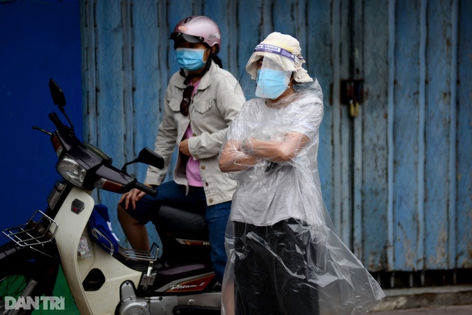 Mobile supermarkets in HCM City amid social distancing - 3 Mobile supermarkets in HCM City amid social distancing - 3